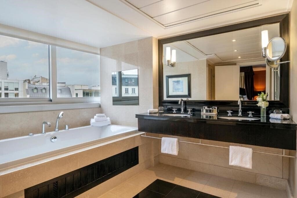 Фото Warwick Champs-Elysees 4*