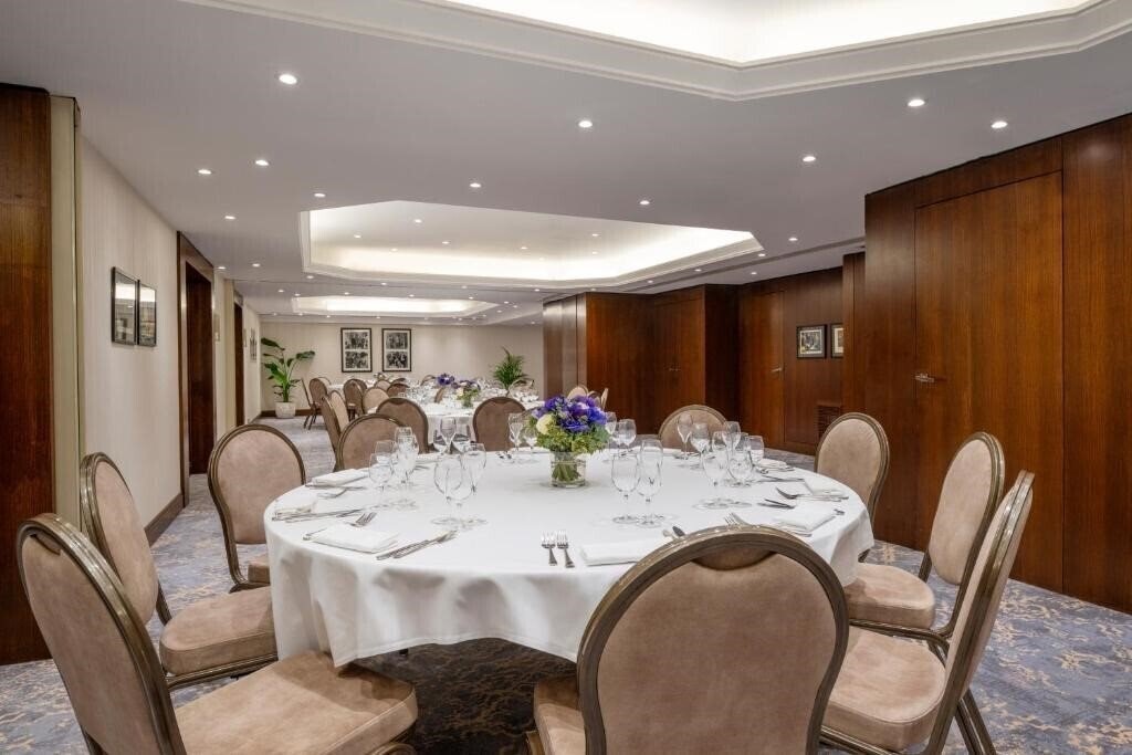 Картинка Warwick Champs-Elysees 4*