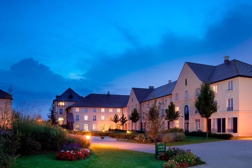 Отель Campanile Val de France pres de Disneyland Paris 3*