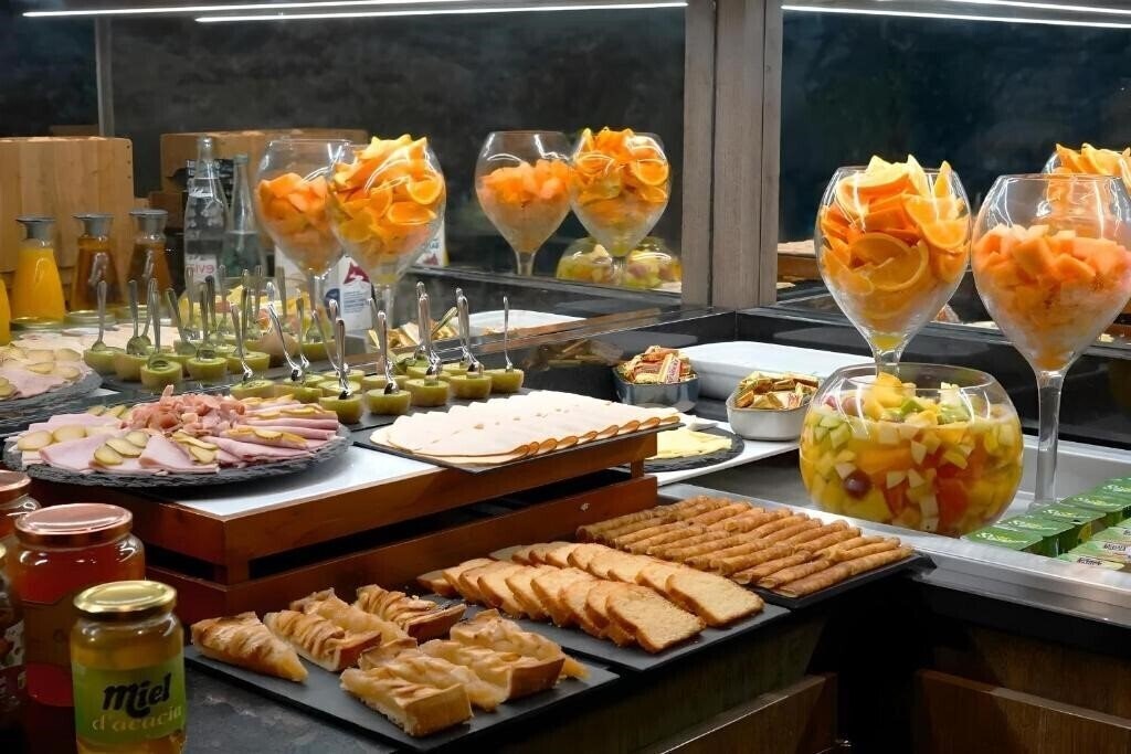 Фотография Le Montmartre Saint Pierre 3*