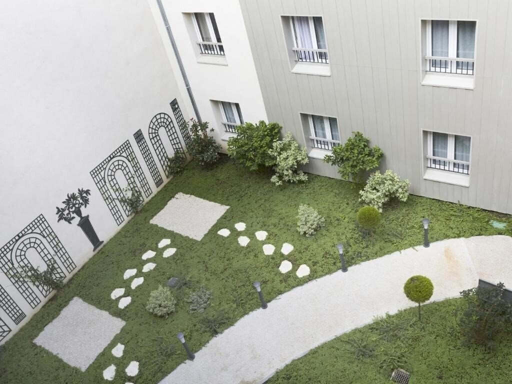 Отель Kyriad Paris 18 Porte de Clignancourt Montmartre 3*