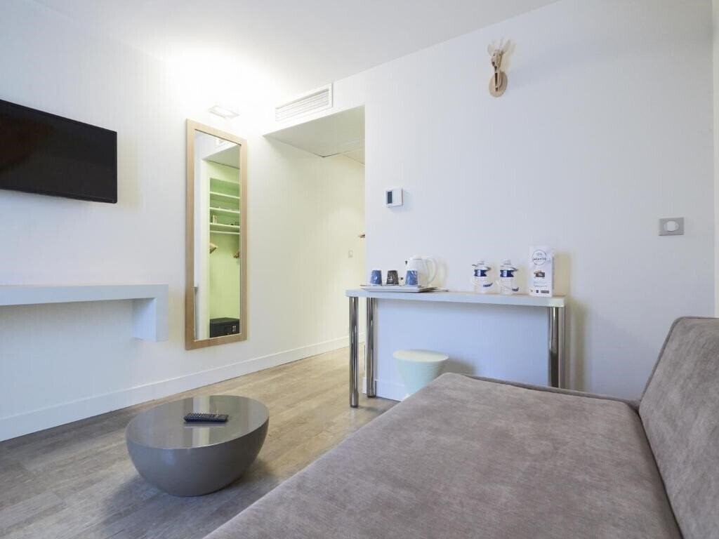 Фотография Kyriad Paris 18 Porte de Clignancourt Montmartre 3*
