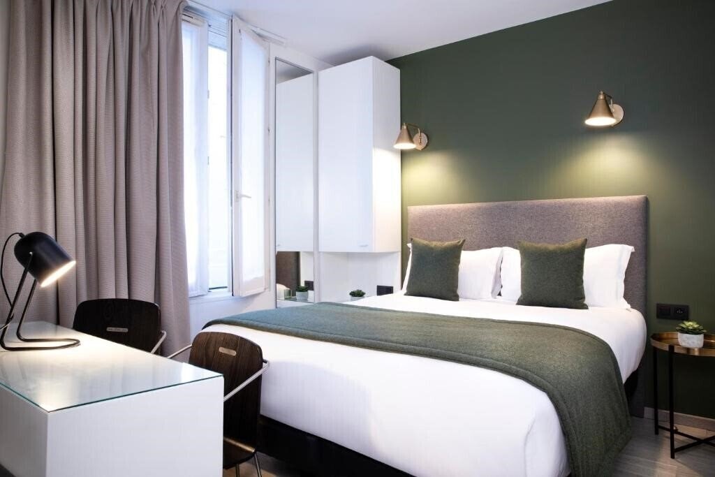 Изображение Brady Gare De L'Est 3*