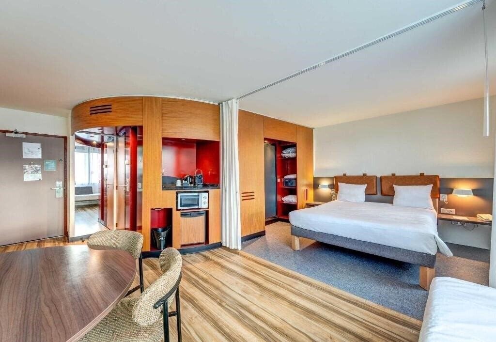 Фото B&B Hotel Paris Nord 18eme 4*