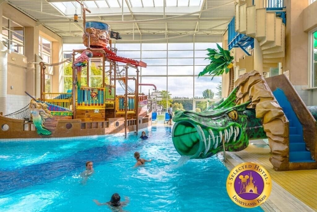 Отель Explorers Hotel 3*