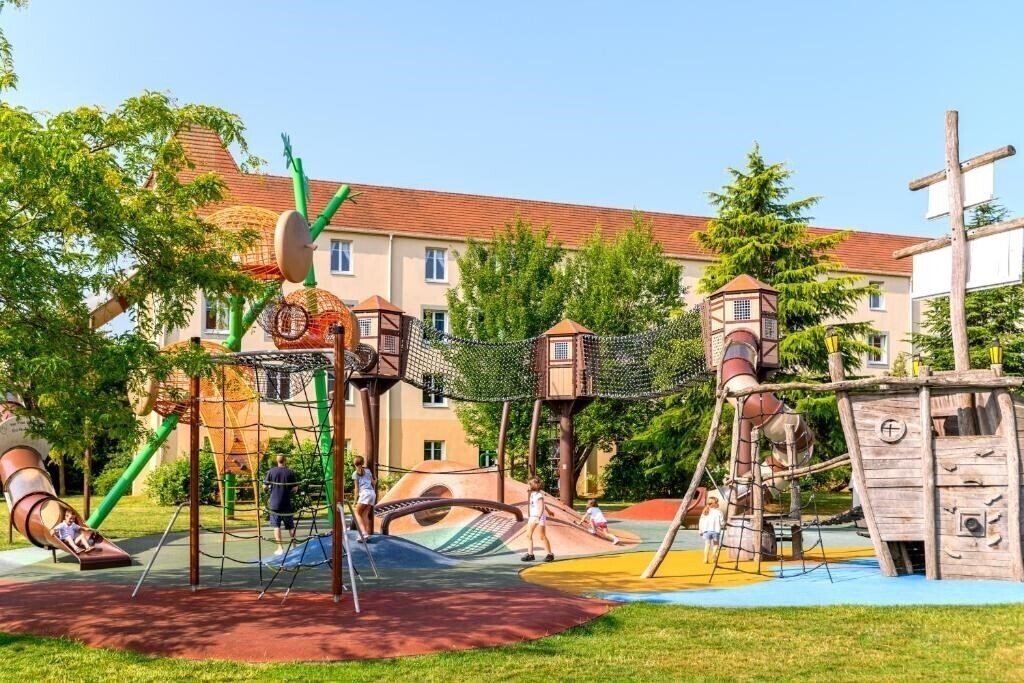 Фото Explorers Hotel 3*