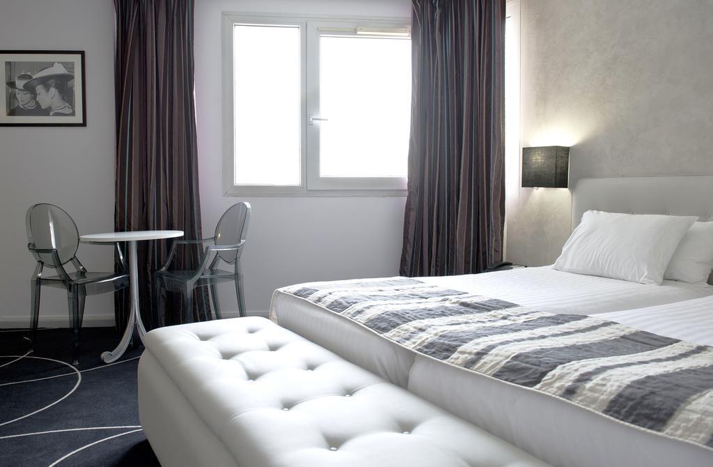 Готель Holiday Inn Paris Montparnasse Pasteur 4*