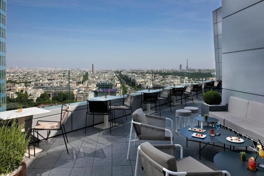 Отель Melia Paris La Defense 4*
