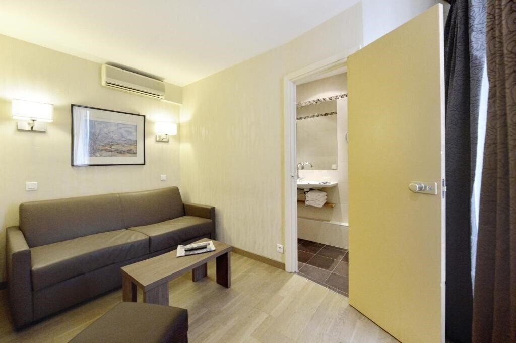 Фотография Hotel Renoir Paris Montparnasse 3*
