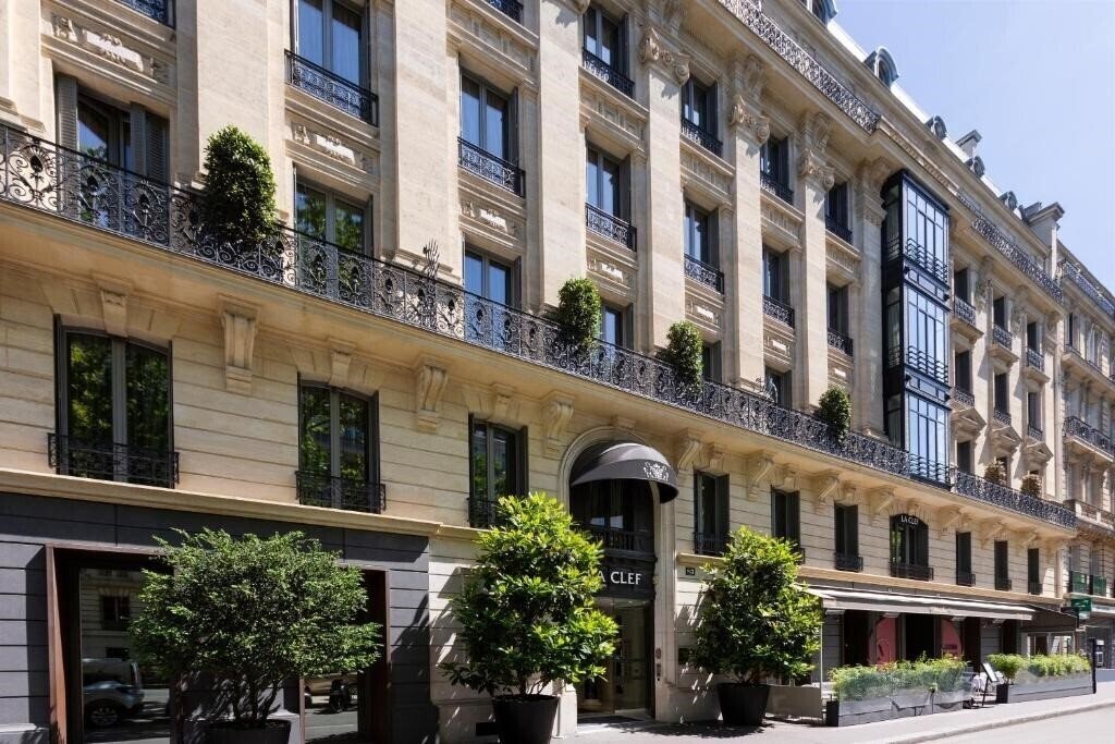 Отель La Clef Tour Eiffel Paris by The Crest Collection 5*