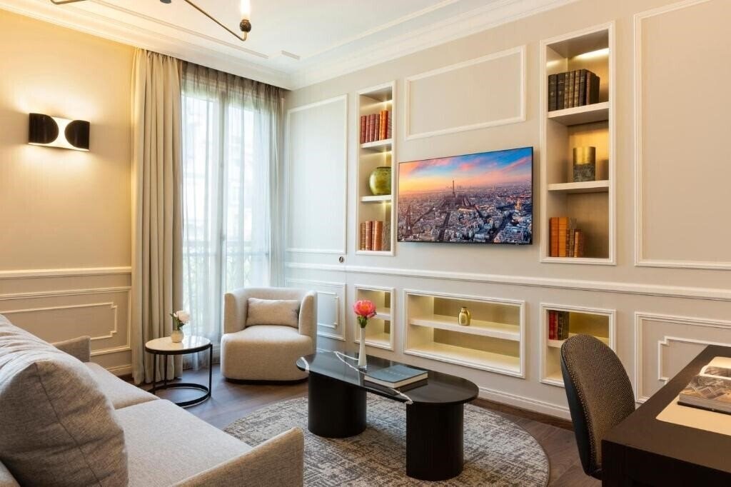 Фото La Clef Tour Eiffel Paris by The Crest Collection 5*
