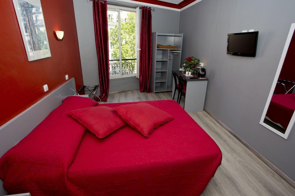 Готель Hipotel Paris Voltaire Bastille 4*