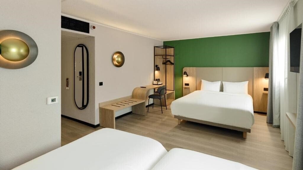 Фото Campanile Paris Est Pantin 2*
