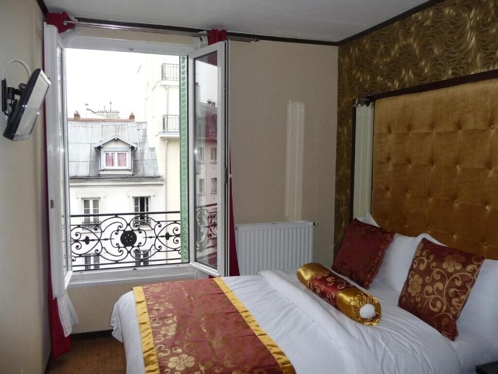 Готель Hotel des Buttes Chaumont 2*