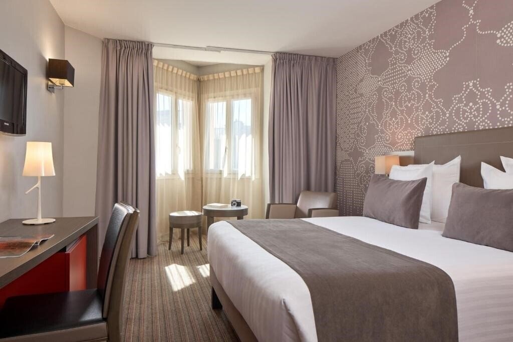 Готель Timhotel Opera Blanche Fontaine 4*