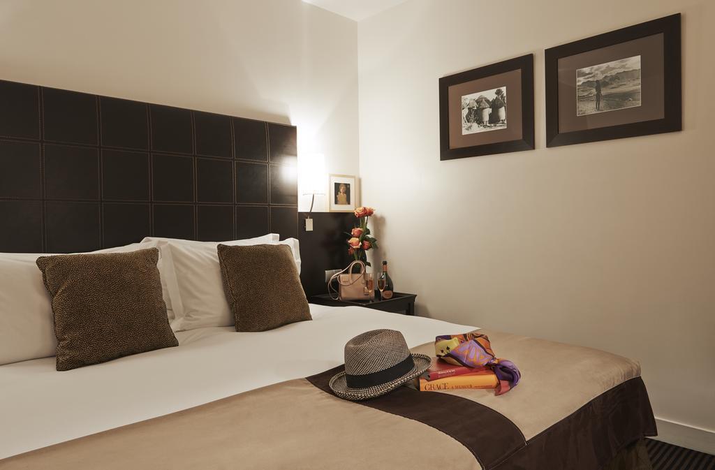 Готель Plaza Tour Eiffel 4*