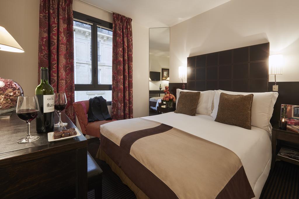 Фото Plaza Tour Eiffel 4*