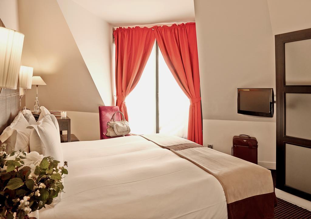 Фотографія Plaza Tour Eiffel 4*