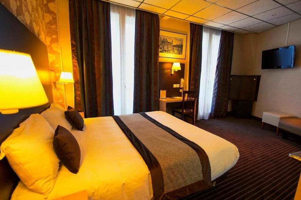 Готель Hotel Des Trois Gares 3*