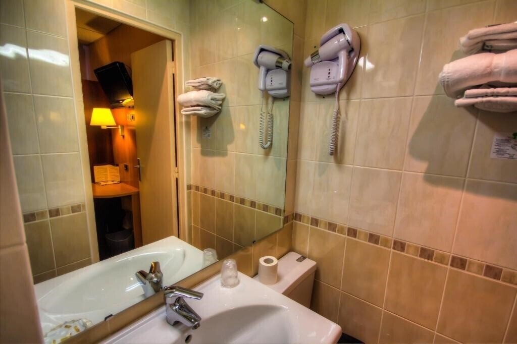 Фотографія Hotel Des Trois Gares 3*