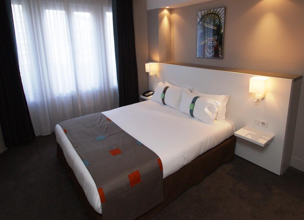 Готель Holiday Inn Paris Auteuil 3*