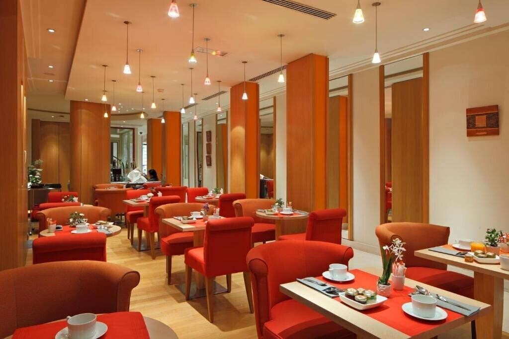 Изображение Westside Arc de Triomphe 4*