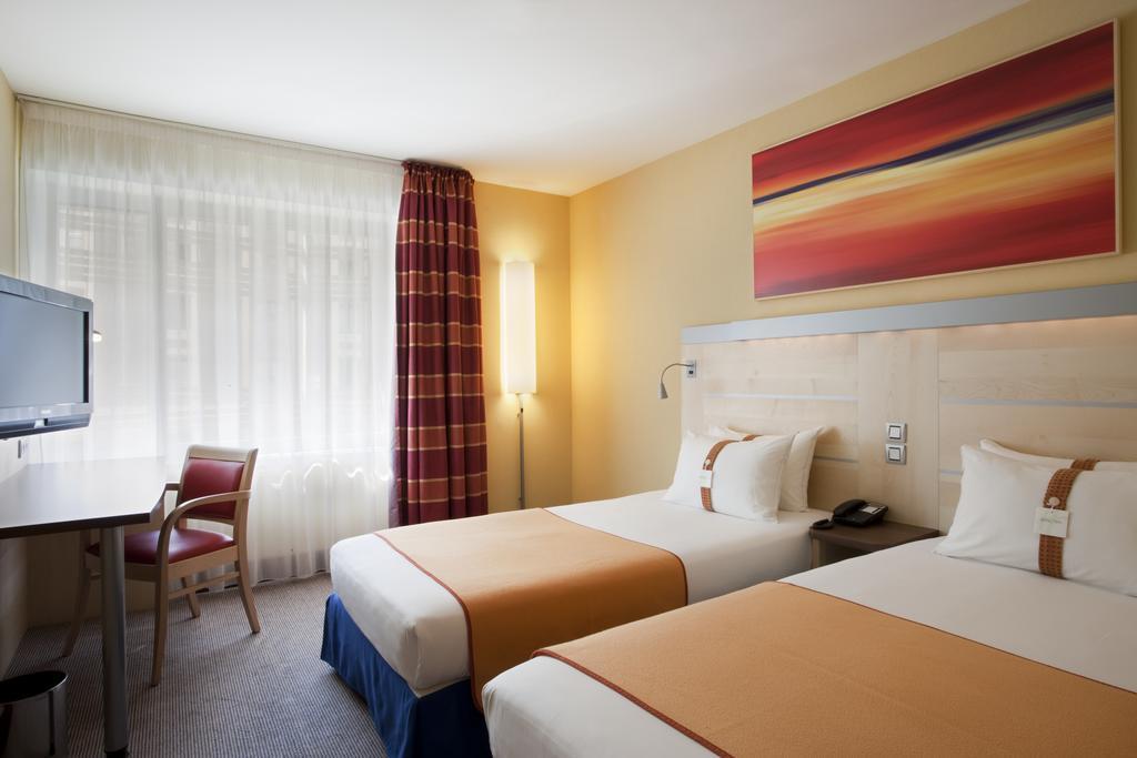 Готель Holiday Inn Express Paris Canal De La Villette 3*