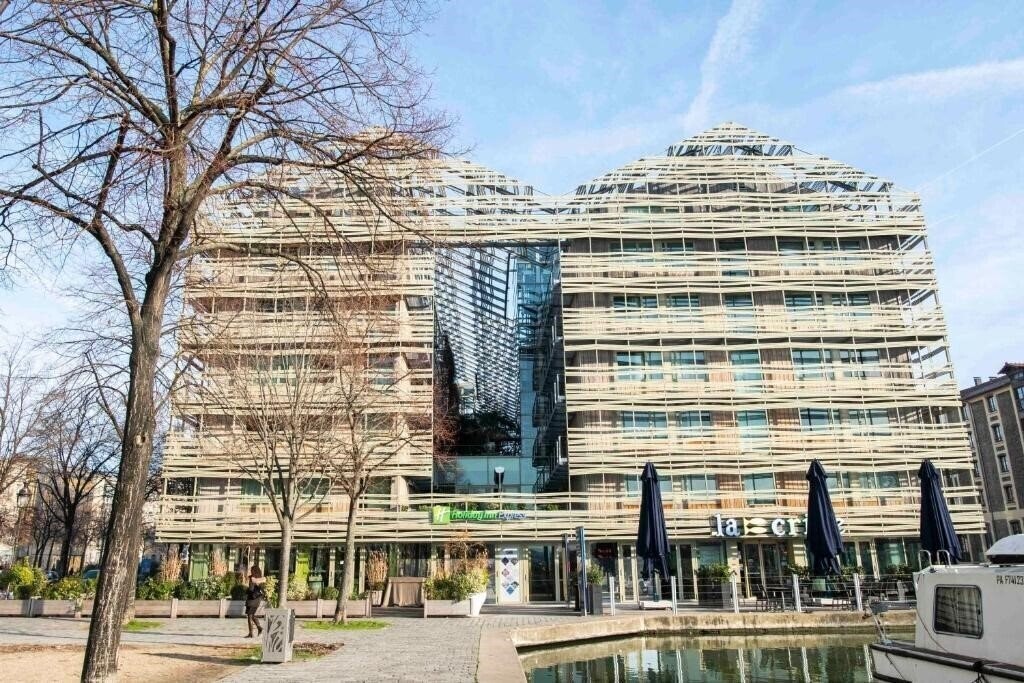 Отель Holiday Inn Express Paris Canal De La Villette 3*