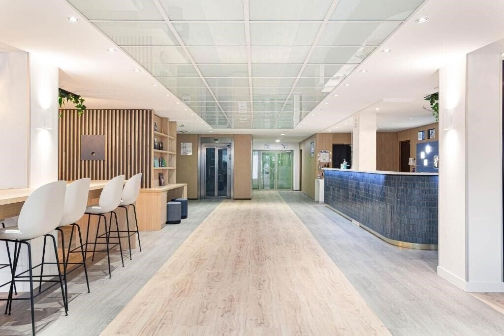 Картинка Holiday Inn Express Paris Canal De La Villette 3*
