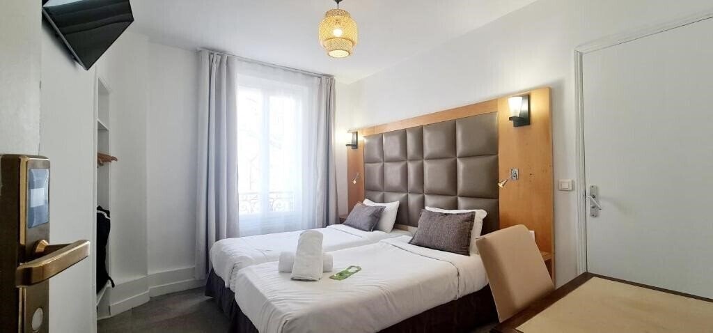 Готель Hotel de France 18 2*