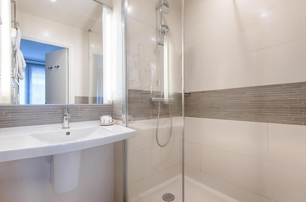 Фотография Apollinaire 3*