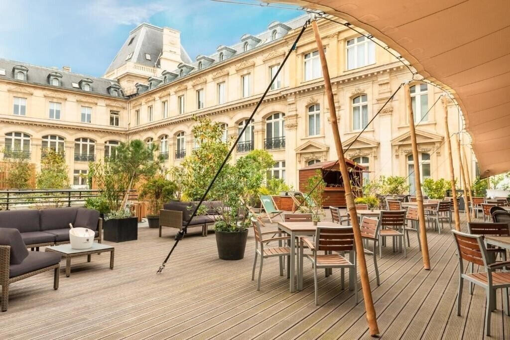 Готель Crowne Plaza Paris Republique 4*