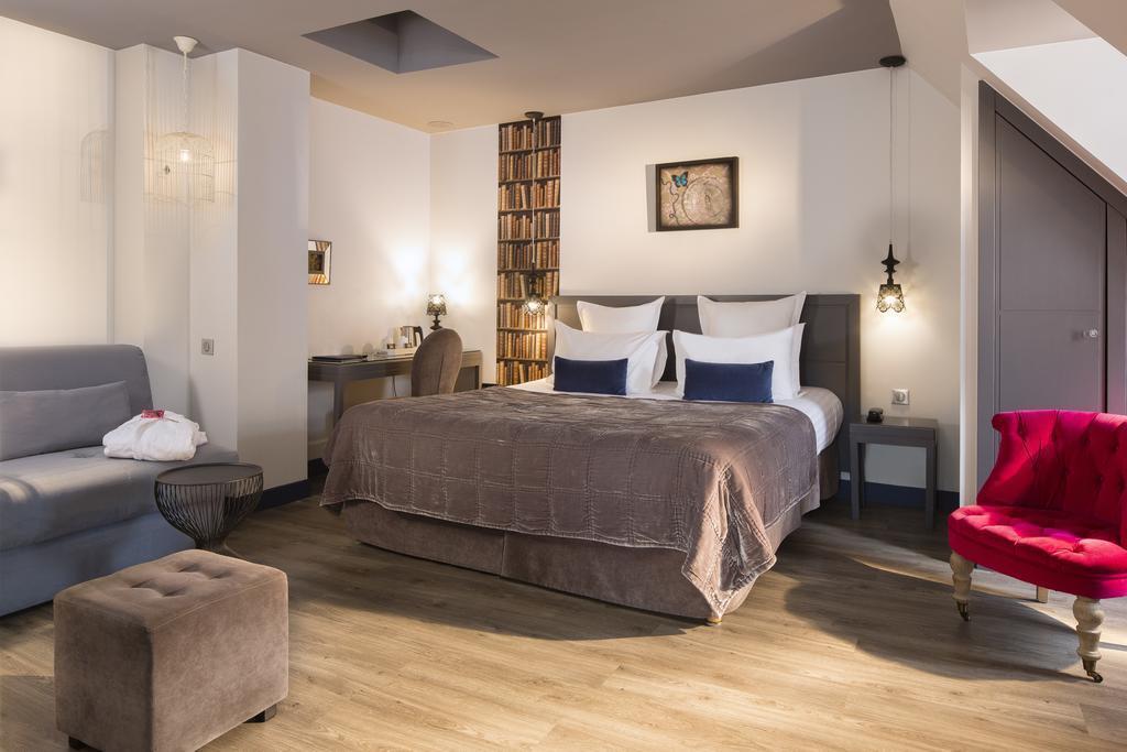 Отель Hotel Mademoiselle 4*
