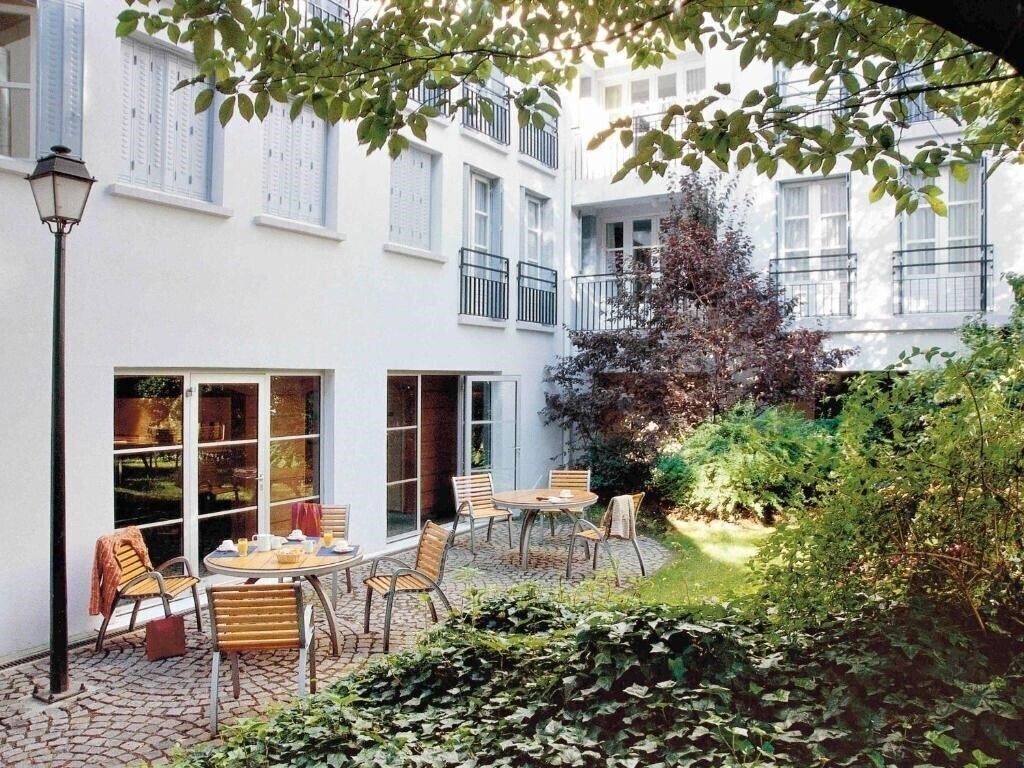 Готель Adagio Aparthotel Paris Montmartre 3*