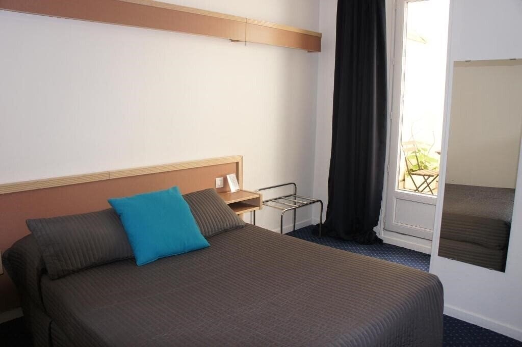 Отель Hotel Edgar Quinet 2*