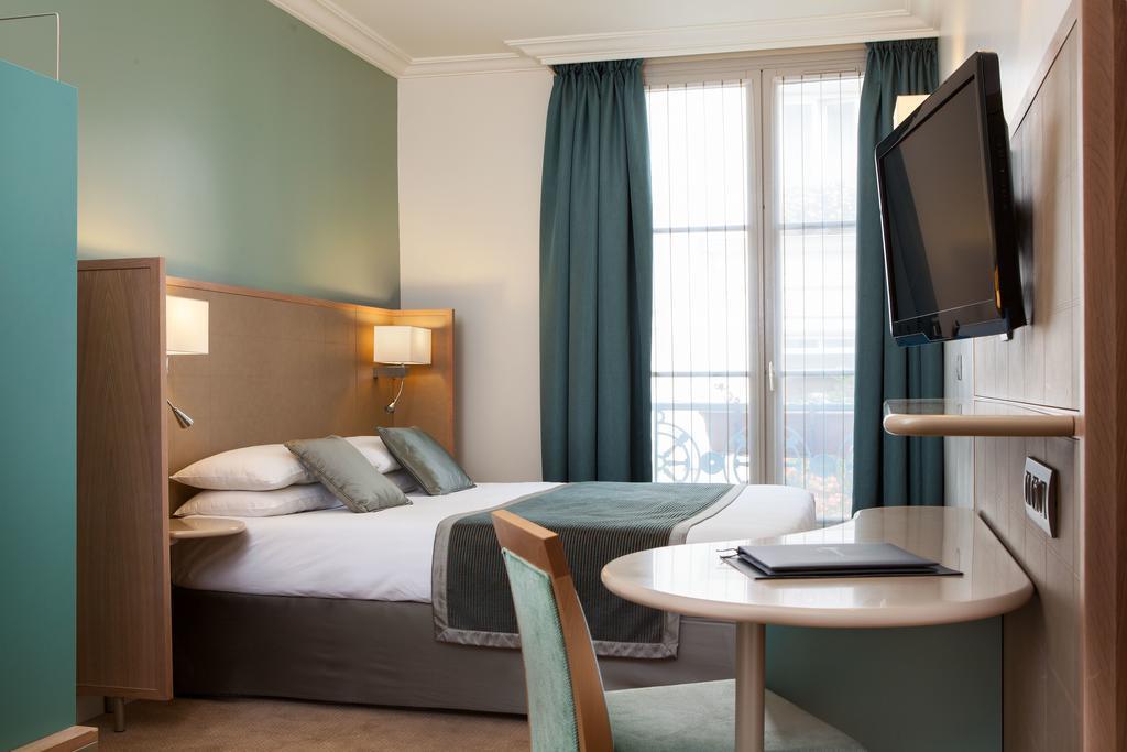 Готель Corona Opera Hotel 3*