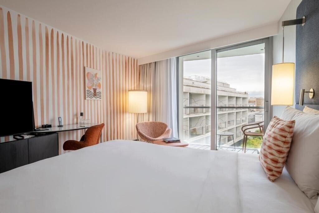 Фото Renaissance Paris Arc De Triomphe Hotel 5*