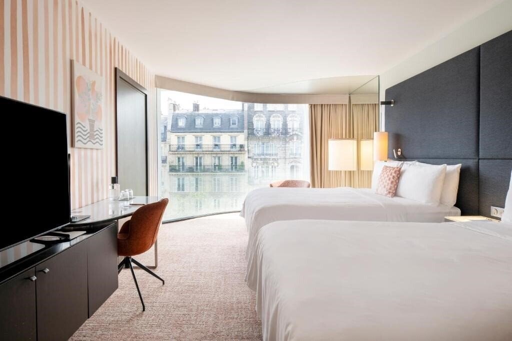 Зображення Renaissance Paris Arc De Triomphe Hotel 5*