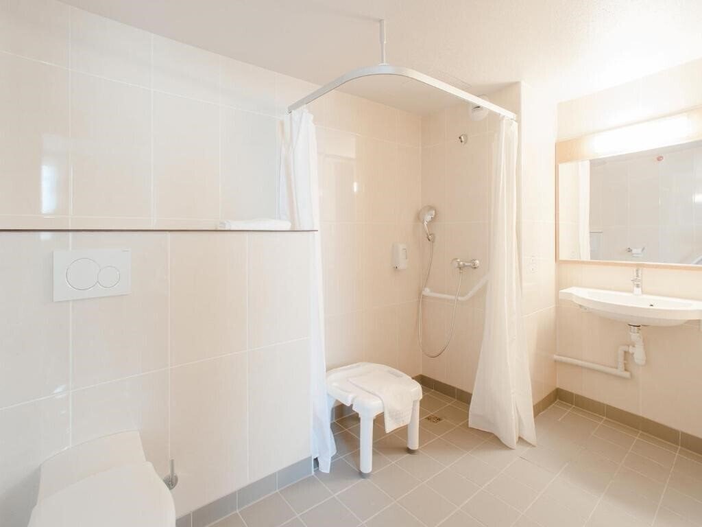 Фотография BB Hotel Paris Porte Des Lilas 2*