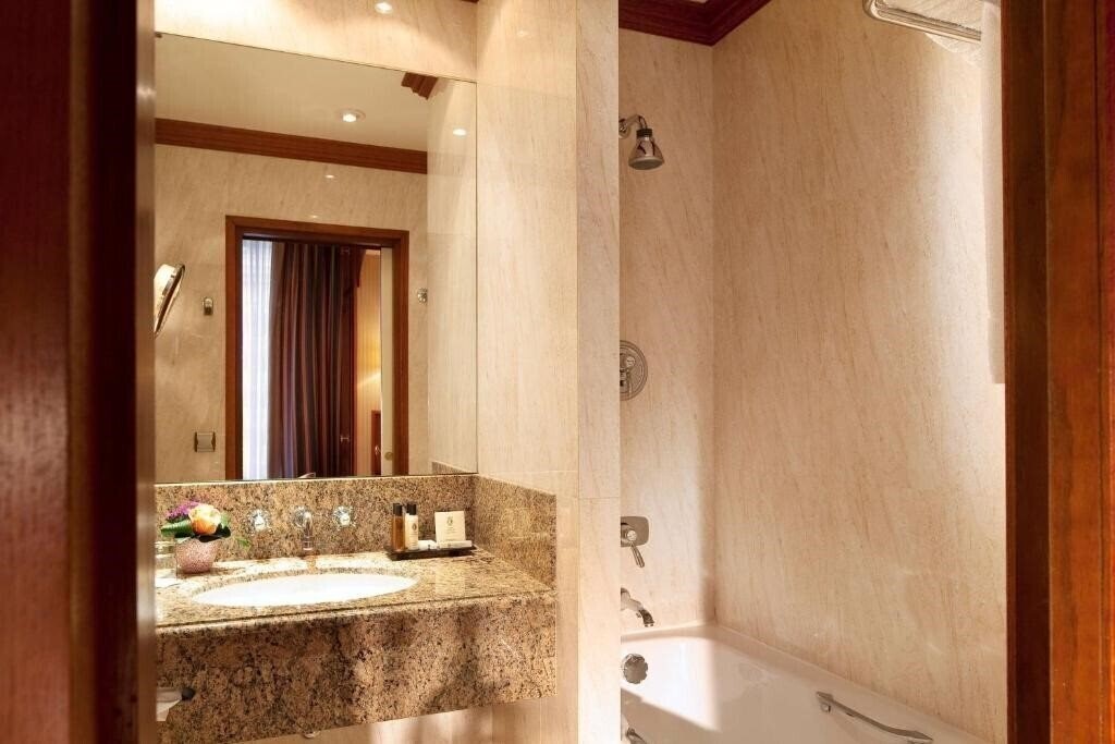 Фотография Best Western Premier Horset Opera 4*