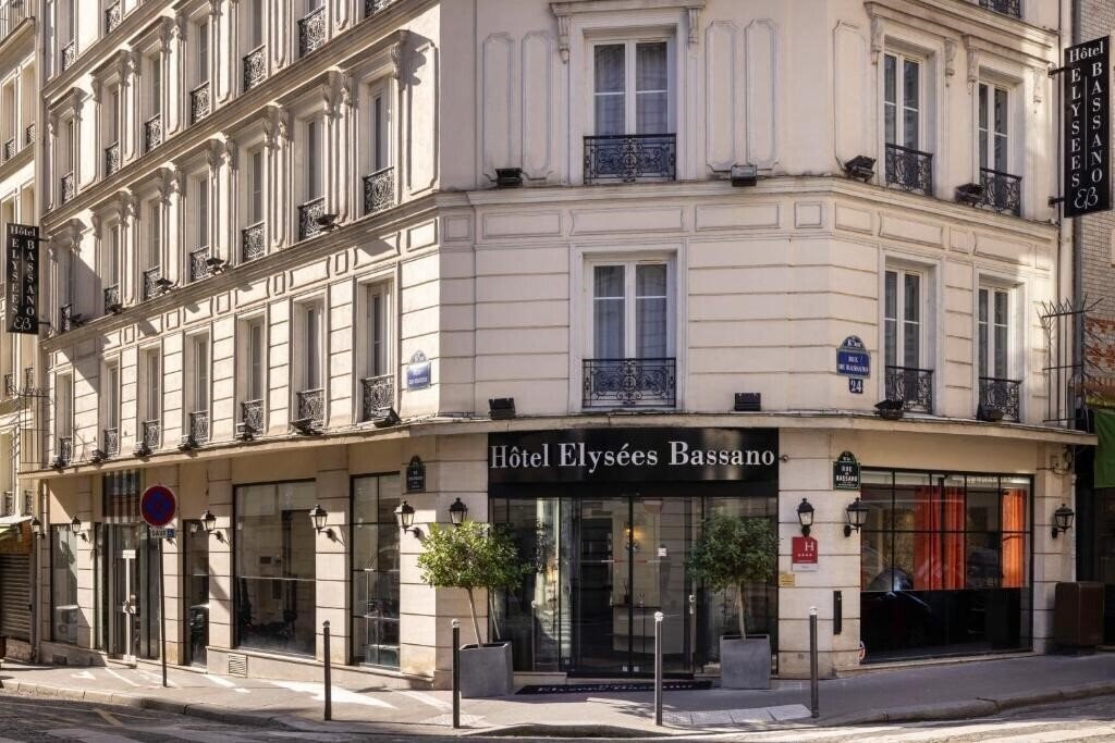 Готель Elysees Bassano 4*