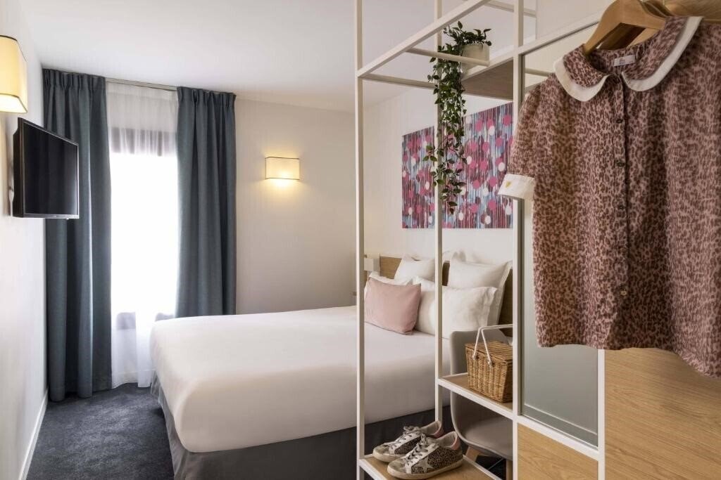 Отель Hotel Paris Louis Blanc 3*