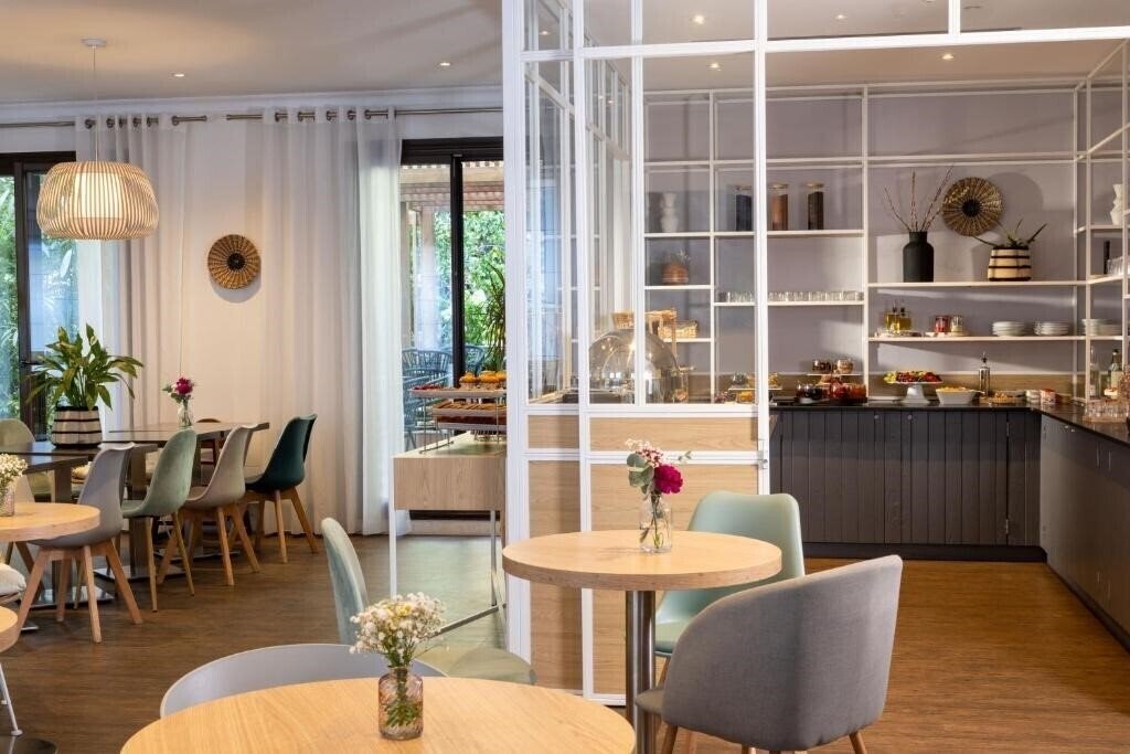 Картинка Hotel Paris Louis Blanc 3*
