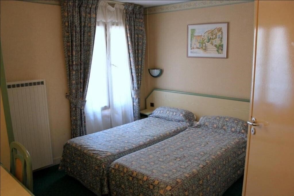 Готель Aladin Hotel 2*