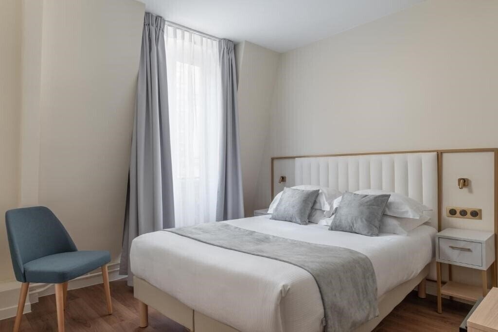 Отель Hotel des Deux Avenues 2*