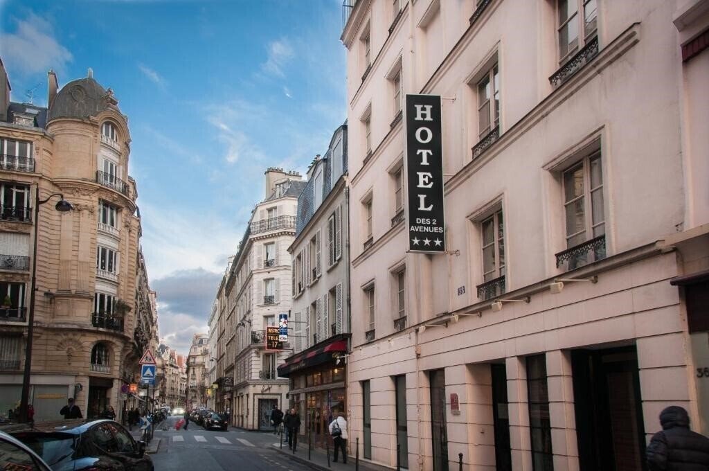 Отель Hotel Des Deux Avenues 3*