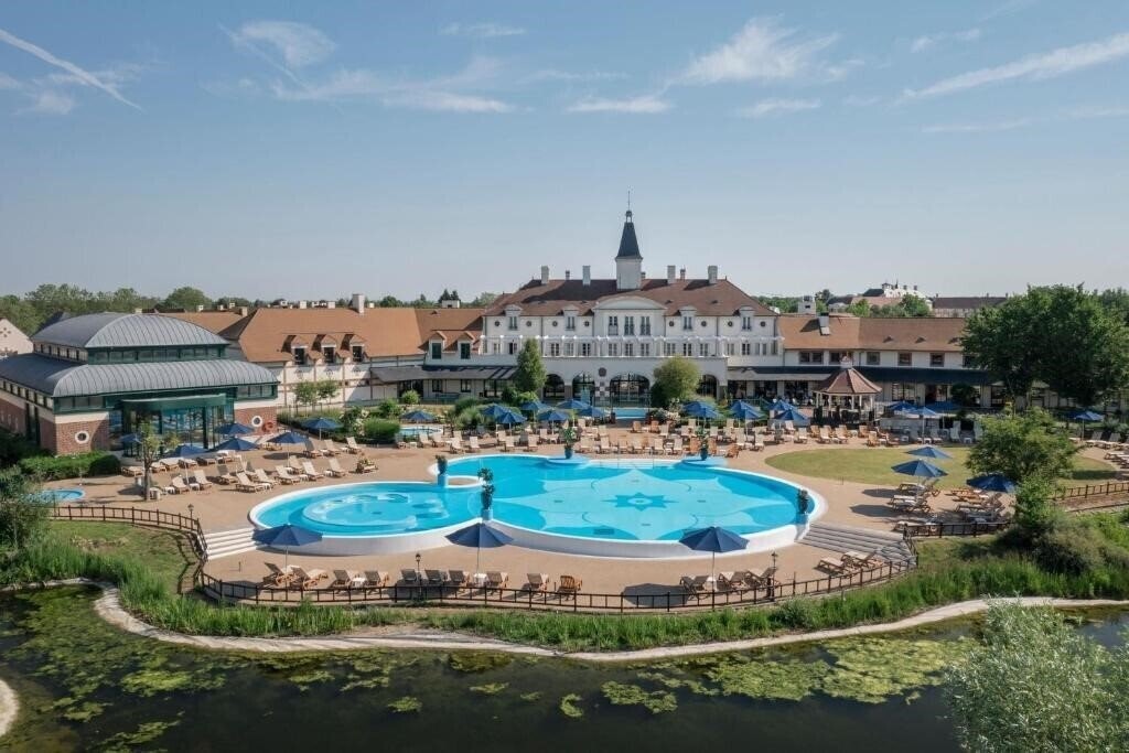 Готель Marriot's Village d'ille de France 4*