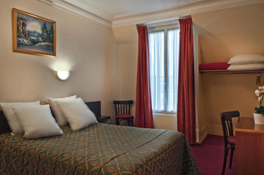 Фото La Vieille France 3*