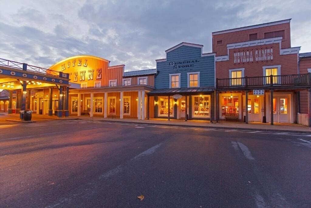Готель Disney'S Hotel Cheyenne 2*