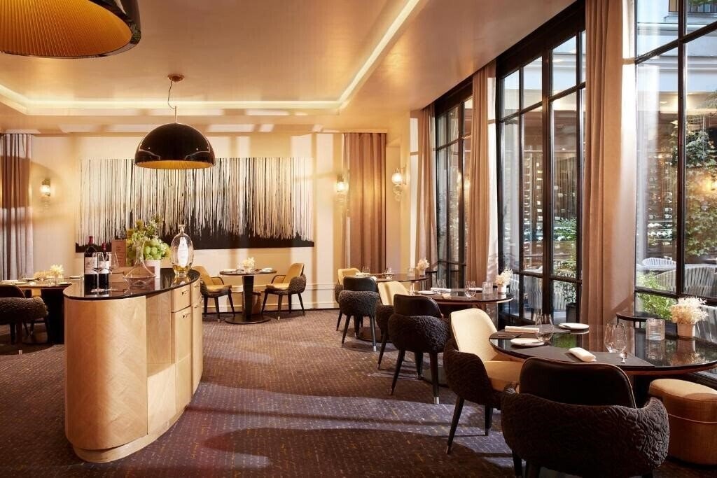 Отель Le Burgundy Paris 5*